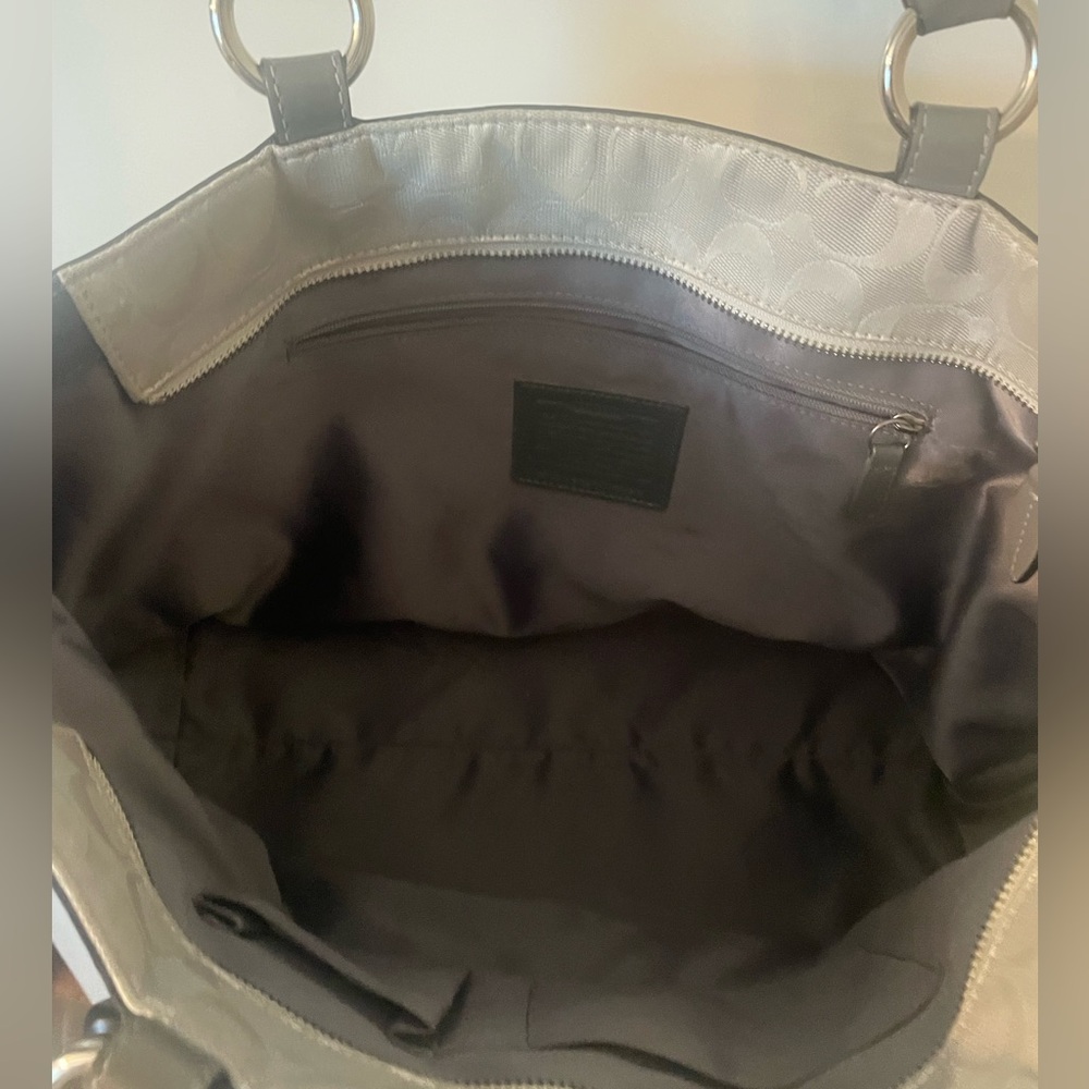 GUC Coach Shoulder Bag - Picture 3 of 14